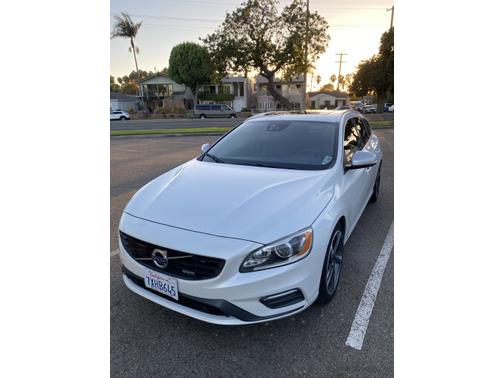 2015 Volvo V60 T6 R-Design Platinum
