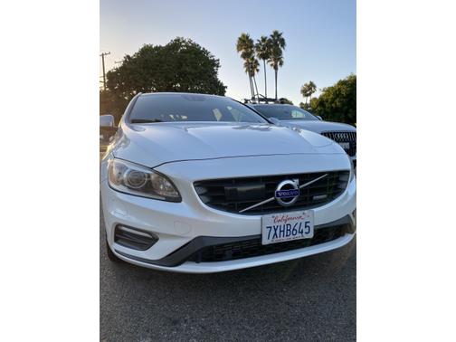 2015 Volvo V60 T6 R-Design Platinum