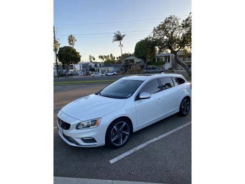2015 Volvo V60 T6 R-Design Platinum