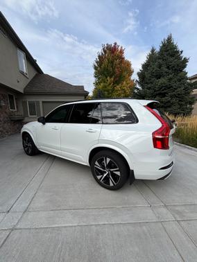 2023 Volvo XC90 Recharge Plug-In Hybrid T8 Plus Dark Theme 7 Passenger