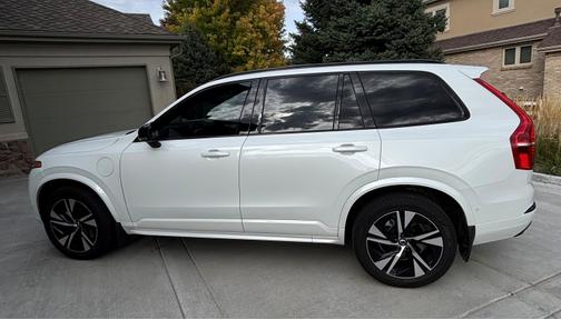 2023 Volvo XC90 Recharge Plug-In Hybrid T8 Plus Dark Theme 7 Passenger