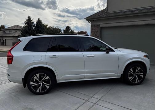 2023 Volvo XC90 Recharge Plug-In Hybrid T8 Plus Dark Theme 7 Passenger