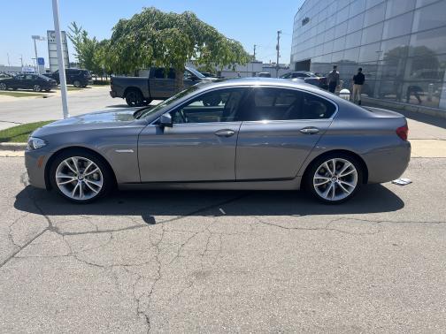 Photo 3 of 6 of 2016 BMW 535 i xDrive