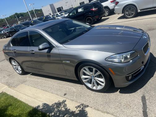 Photo 4 of 6 of 2016 BMW 535 i xDrive