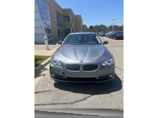 Photo 5 of 6 of 2016 BMW 535 i xDrive