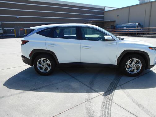 2022 Hyundai TUCSON SE