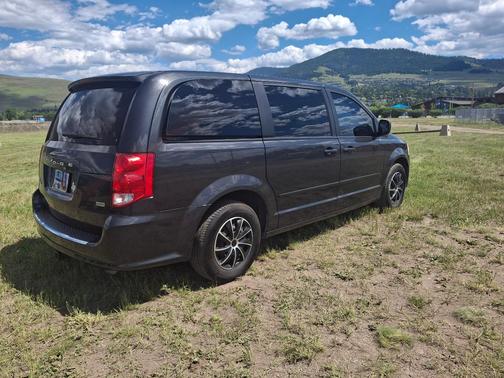 Gray 2012 Dodge Grand Caravan SE/AVP