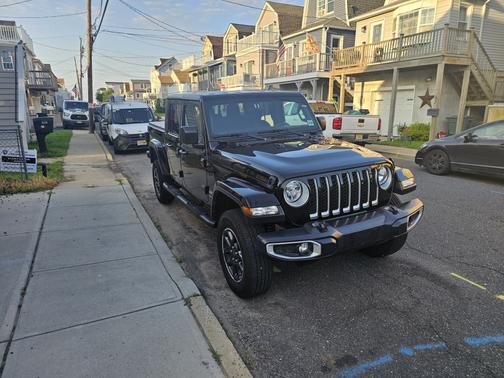2023 Jeep Gladiator Overland