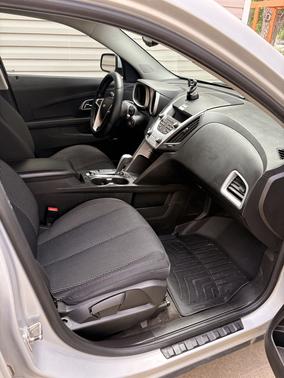 Silver 2011 Chevrolet Equinox LT
