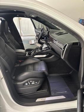 White 2019 Porsche Cayenne Cayenne Turbo