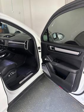 White 2019 Porsche Cayenne Cayenne Turbo