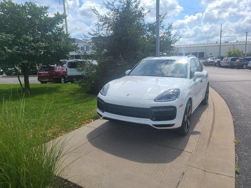 White 2019 Porsche Cayenne Cayenne Turbo