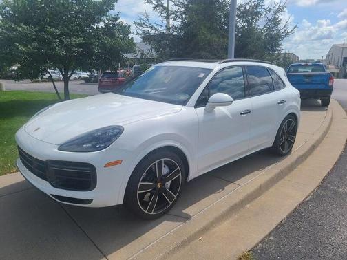 White 2019 Porsche Cayenne Cayenne Turbo