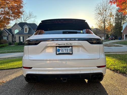 White 2019 Porsche Cayenne Cayenne Turbo