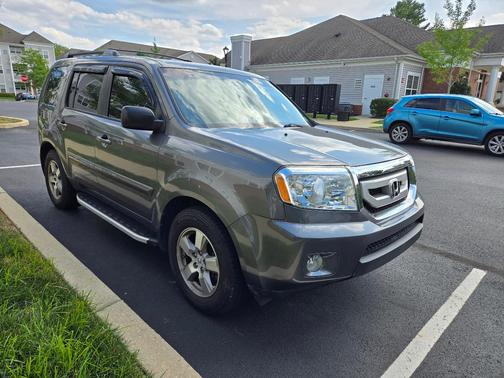 Gray 2011 Honda Pilot EX