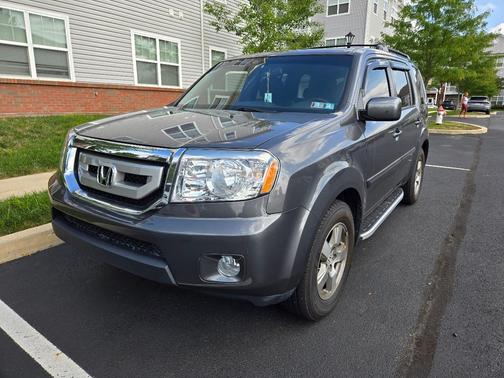 Gray 2011 Honda Pilot EX