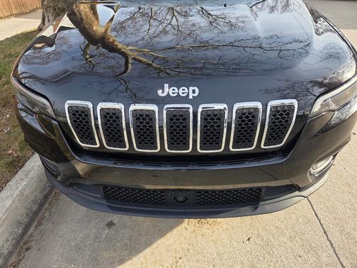 Black 2022 Jeep Cherokee Latitude Lux