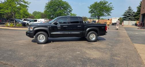 Black 2008 Dodge Dakota Laramie Quad Cab