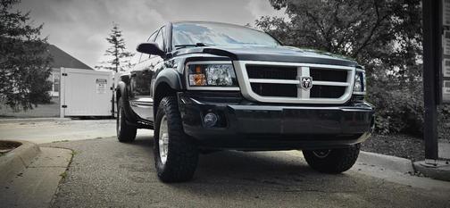 Black 2008 Dodge Dakota Laramie Quad Cab