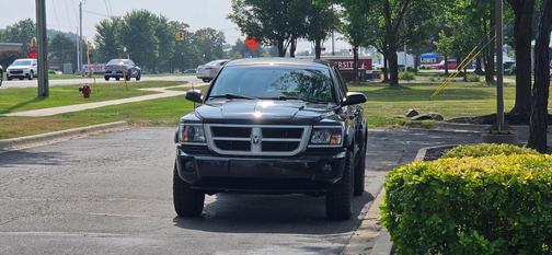 Black 2008 Dodge Dakota Laramie Quad Cab
