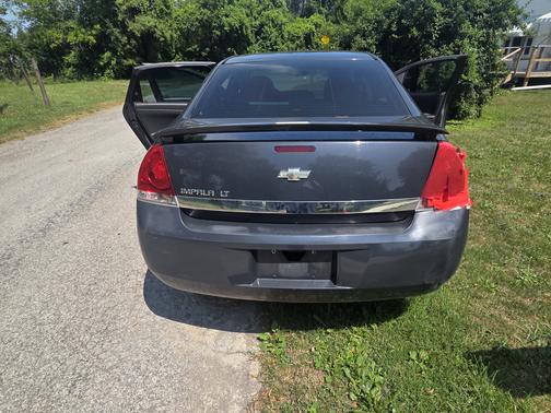 Gray 2009 Chevrolet Impala LT