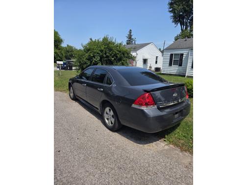 Gray 2009 Chevrolet Impala LT