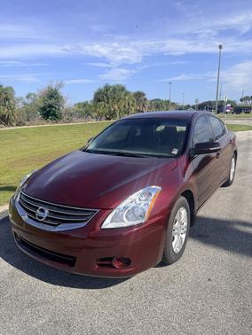 Red 2010 Nissan Altima 2.5 SL