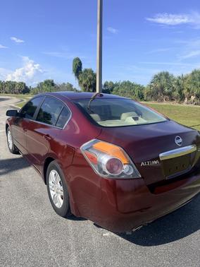 Red 2010 Nissan Altima 2.5 SL