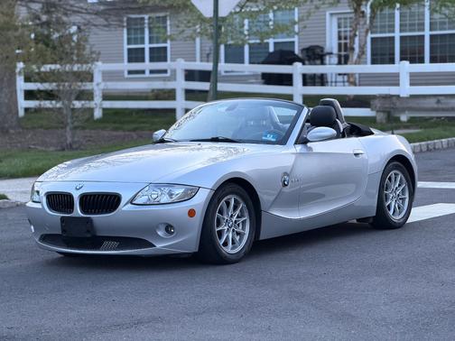 Silver 2005 BMW Z4 2.5i Roadster