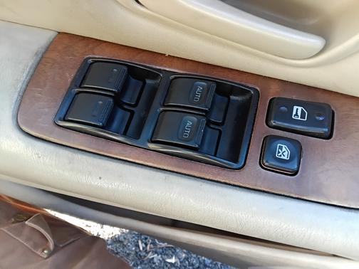 2000 Lexus ES 300 Base