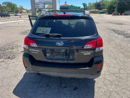 Black 2011 Subaru Outback 2.5 i Limited