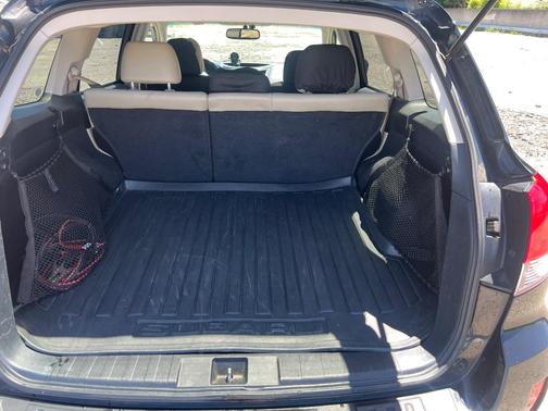 Black 2011 Subaru Outback 2.5 i Limited