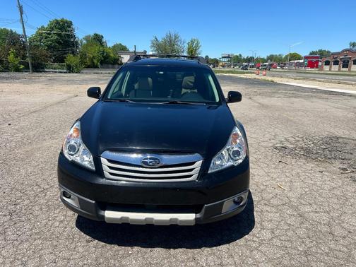 Black 2011 Subaru Outback 2.5 i Limited