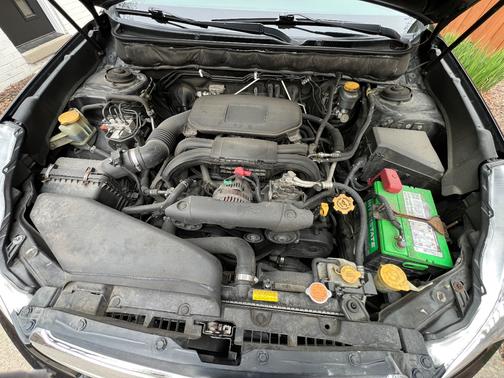 Black 2011 Subaru Outback 2.5 i Limited