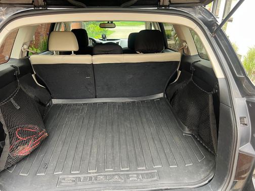 Black 2011 Subaru Outback 2.5 i Limited