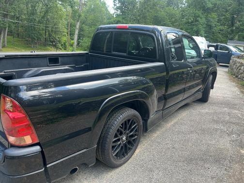 Black 2005 Toyota Tacoma X-Runner Access Cab