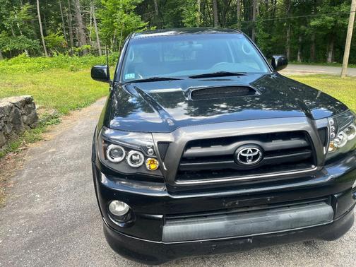 Black 2005 Toyota Tacoma X-Runner Access Cab