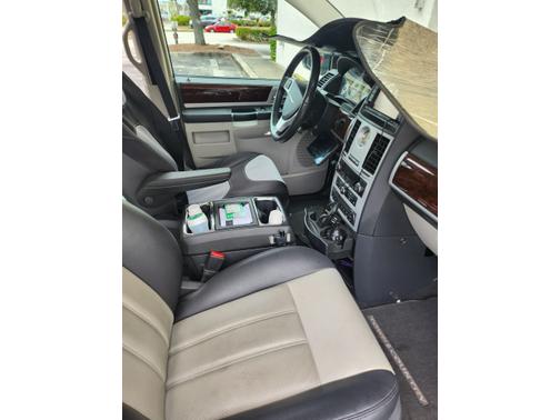 2010 Chrysler Town & Country Touring Plus