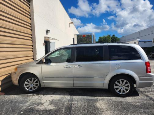2010 Chrysler Town & Country Touring Plus