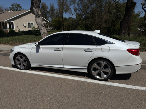 White 2018 Honda Accord Touring 2.0T