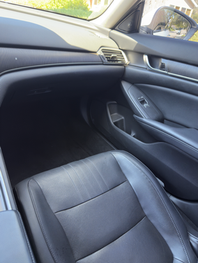 White 2018 Honda Accord Touring 2.0T