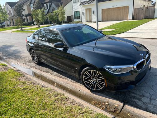 Black 2019 BMW 530 i