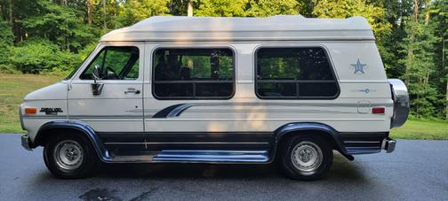 White 1995 Chevrolet Van Base