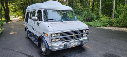 White 1995 Chevrolet Van Base