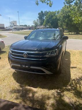 Black 2022 Volkswagen Atlas Cross Sport 3.6L V6 SE w/Technology