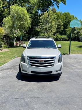 Photo 3 of 10 of 2018 Cadillac Escalade Premium Luxury