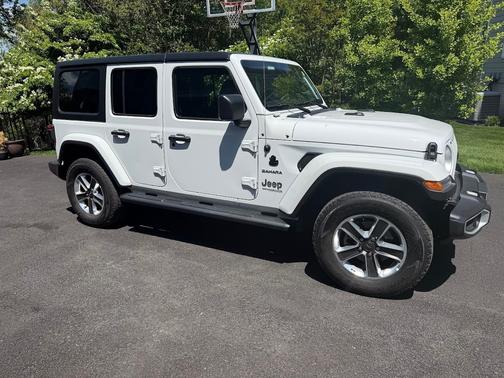 White 2022 Jeep Wrangler Unlimited Sahara