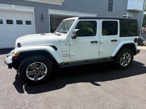 White 2022 Jeep Wrangler Unlimited Sahara