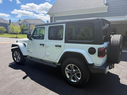 White 2022 Jeep Wrangler Unlimited Sahara