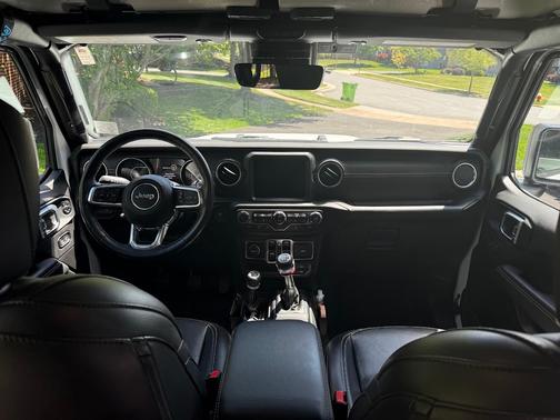White 2022 Jeep Wrangler Unlimited Sahara